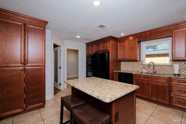 1908 Joshua Dr, Cantonment, FL 32533