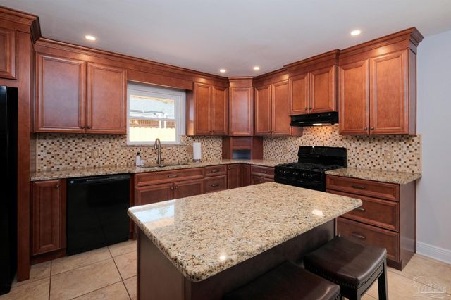 1908 Joshua Dr, Cantonment, FL 32533