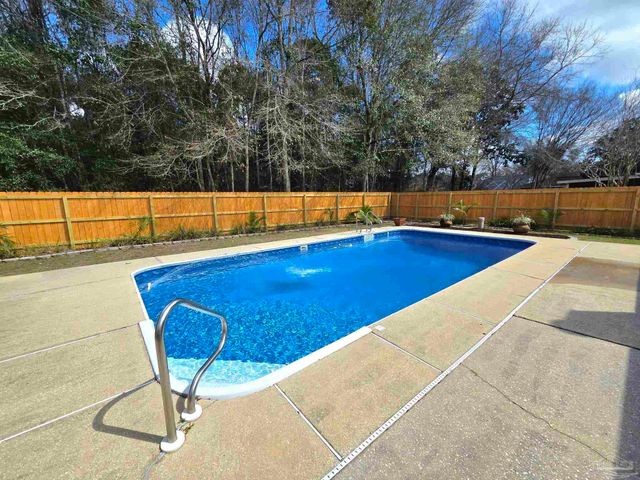 1908 Joshua Dr, Cantonment, FL 32533