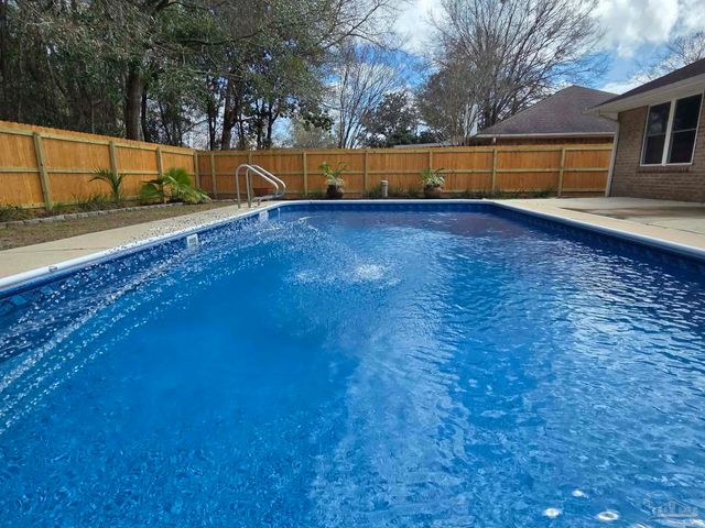 1908 Joshua Dr, Cantonment, FL 32533