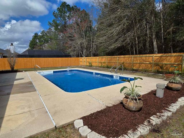 1908 Joshua Dr, Cantonment, FL 32533