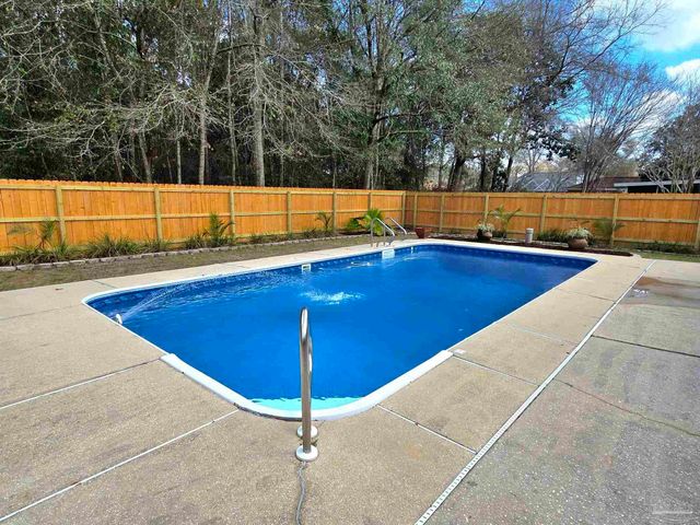 1908 Joshua Dr, Cantonment, FL 32533