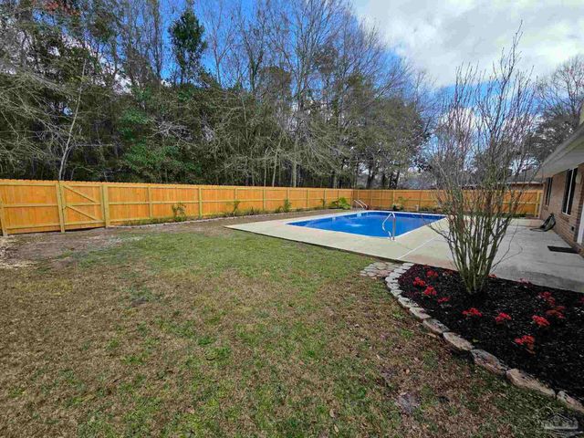 1908 Joshua Dr, Cantonment, FL 32533