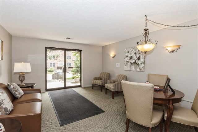 2135 1st Avenue SE 217, Cedar Rapids, IA 52402