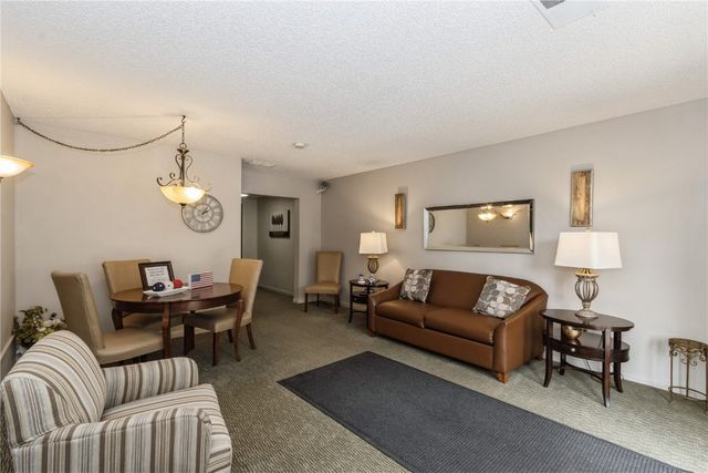 2135 1st Avenue SE 217, Cedar Rapids, IA 52402