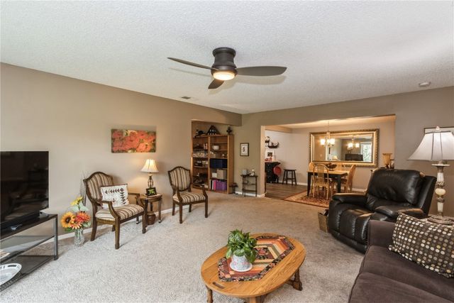 2135 1st Avenue SE 217, Cedar Rapids, IA 52402