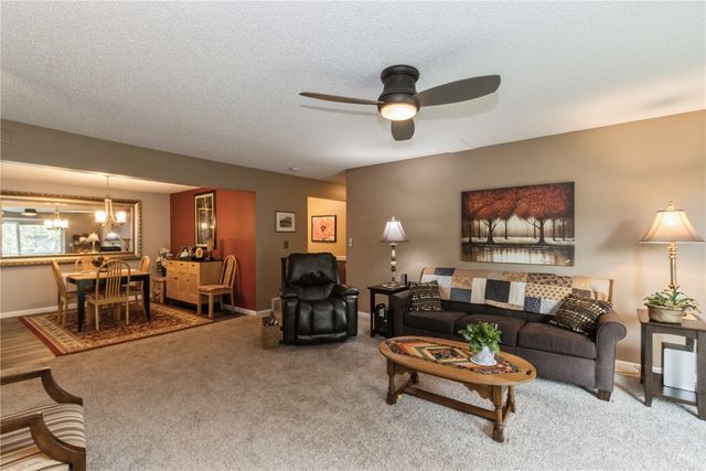 2135 1st Avenue SE 217, Cedar Rapids, IA 52402