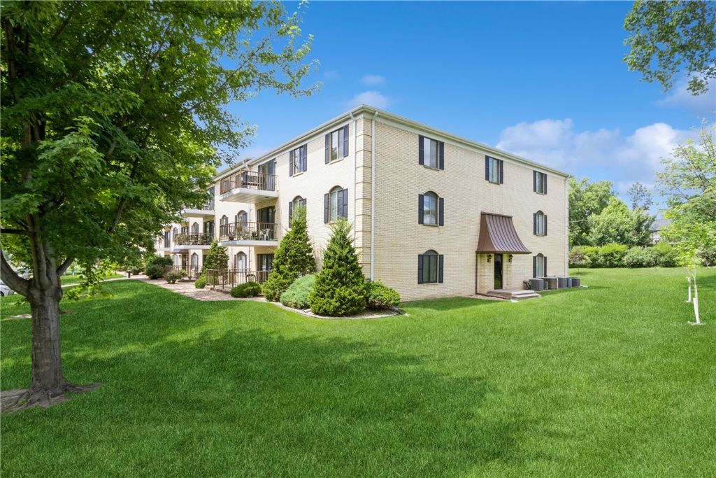 2135 1st Avenue SE 217, Cedar Rapids, IA 52402