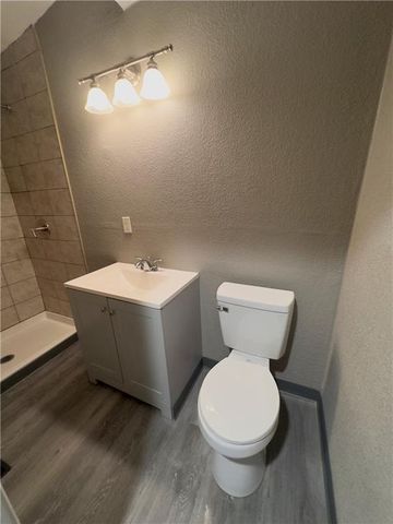 4200 E 58th Street, Kansas City, MO 64130