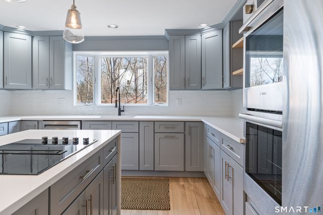 14 Windermere Lane, Stamford, CT 06902