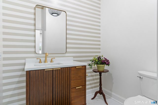 14 Windermere Lane, Stamford, CT 06902