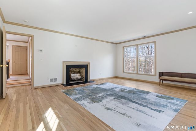 14 Windermere Lane, Stamford, CT 06902