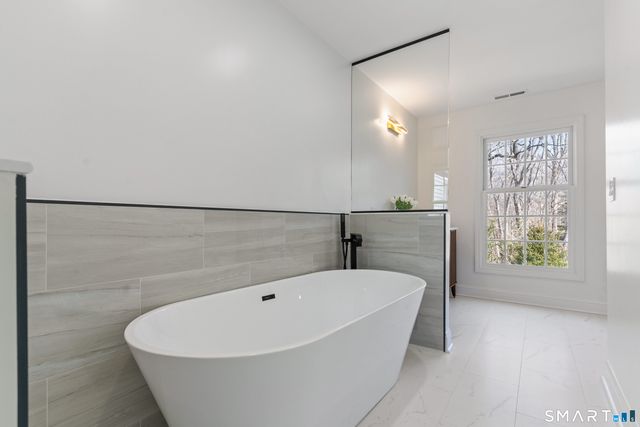 14 Windermere Lane, Stamford, CT 06902