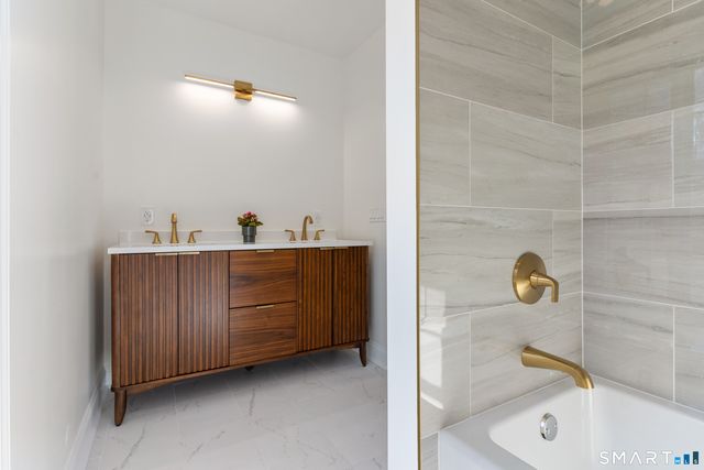 14 Windermere Lane, Stamford, CT 06902