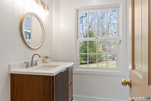 14 Windermere Lane, Stamford, CT 06902