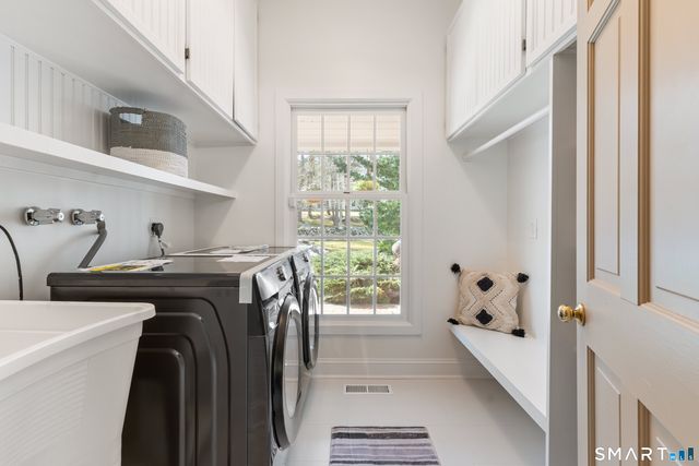 14 Windermere Lane, Stamford, CT 06902