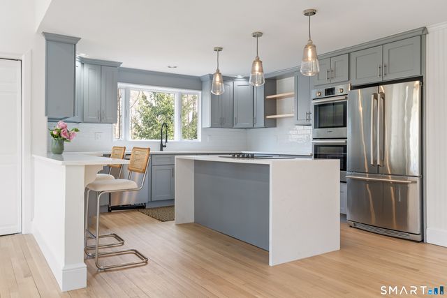 14 Windermere Lane, Stamford, CT 06902