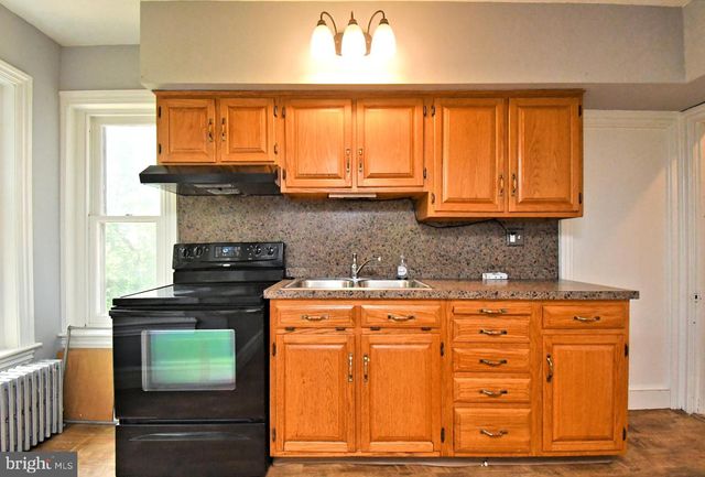 657 N CHARLOTTE ST, Pottstown, PA 19464