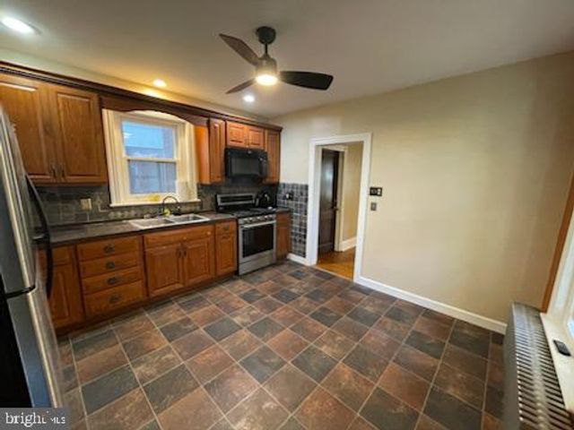 657 N CHARLOTTE ST, Pottstown, PA 19464