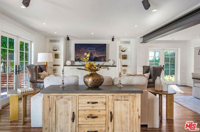 3726 Laurel Canyon Boulevard, Studio City, CA 91604