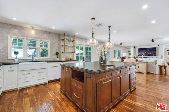 3726 Laurel Canyon Boulevard, Studio City, CA 91604