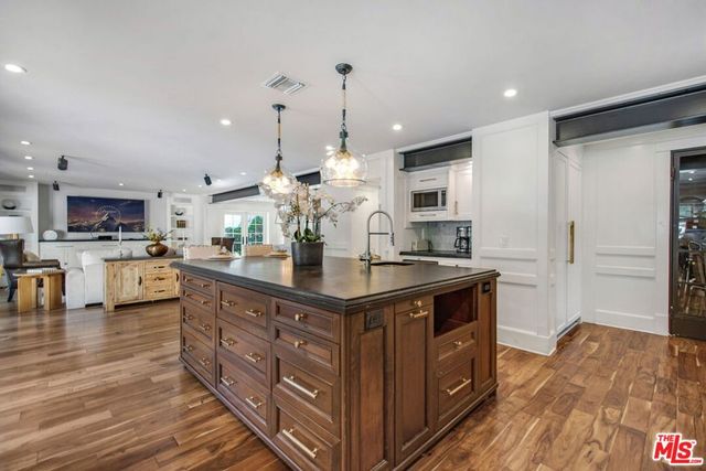 3726 Laurel Canyon Boulevard, Studio City, CA 91604