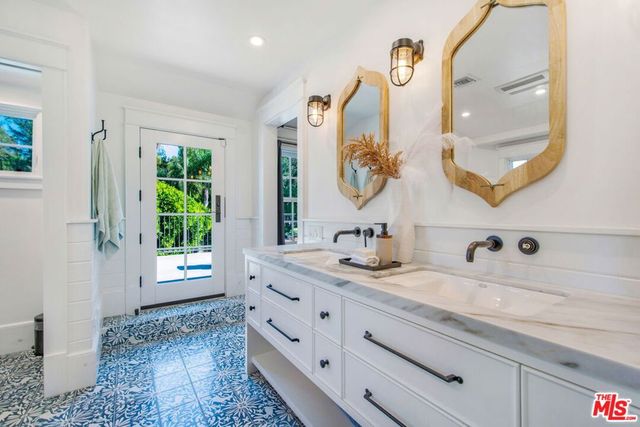 3726 Laurel Canyon Boulevard, Studio City, CA 91604