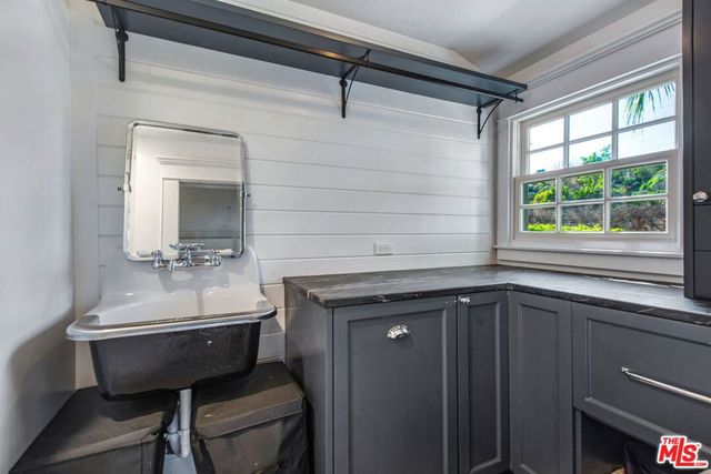 3726 Laurel Canyon Boulevard, Studio City, CA 91604