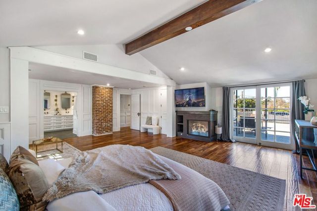 3726 Laurel Canyon Boulevard, Studio City, CA 91604