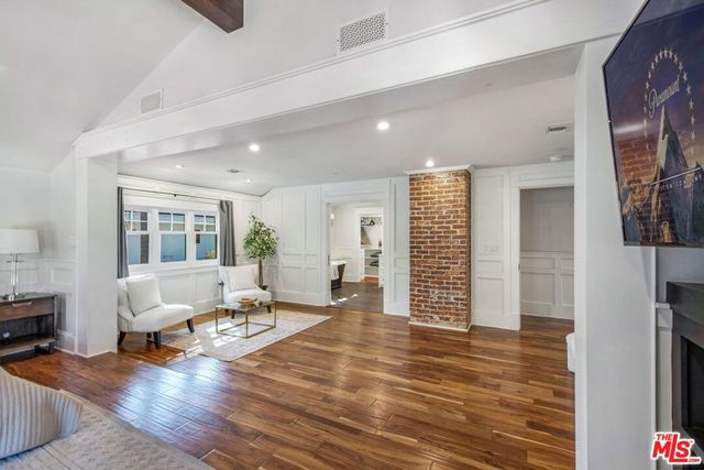 3726 Laurel Canyon Boulevard, Studio City, CA 91604