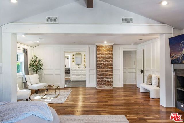 3726 Laurel Canyon Boulevard, Studio City, CA 91604