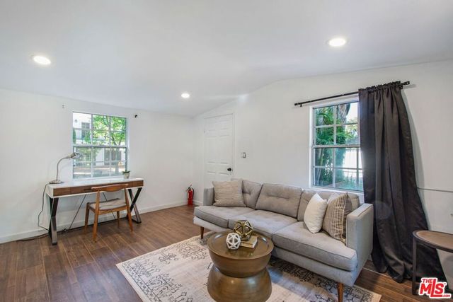 3726 Laurel Canyon Boulevard, Studio City, CA 91604