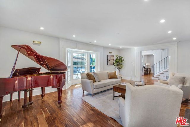 3726 Laurel Canyon Boulevard, Studio City, CA 91604