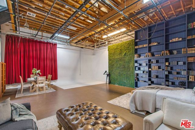 3726 Laurel Canyon Boulevard, Studio City, CA 91604