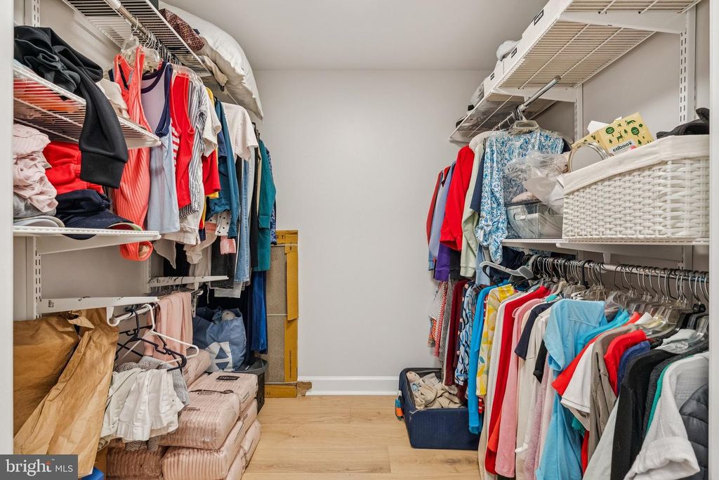 502 W BROAD ST #215, Falls Church, VA 22046