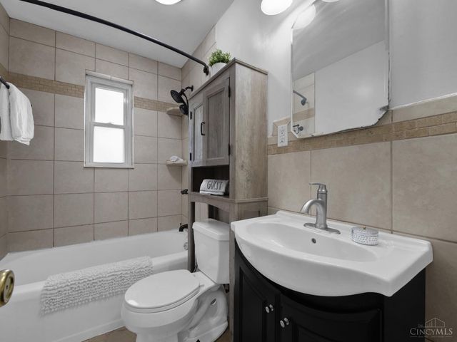 1054 Grayview Court, Cincinnati, OH 45224