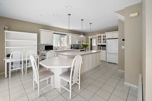 667 Salem St, Lynnfield, MA 01940