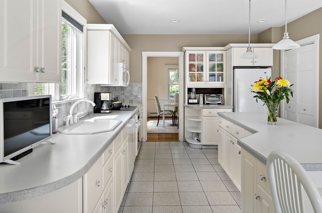 667 Salem St, Lynnfield, MA 01940