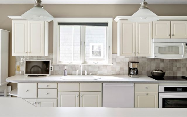 667 Salem St, Lynnfield, MA 01940