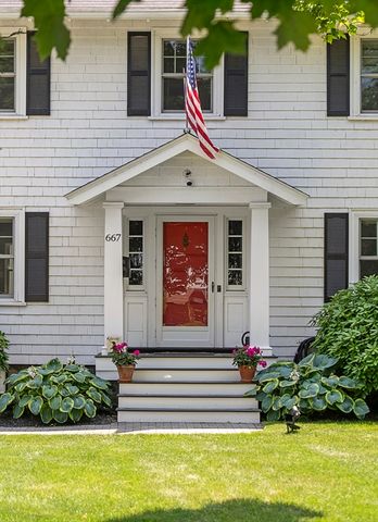 667 Salem St, Lynnfield, MA 01940