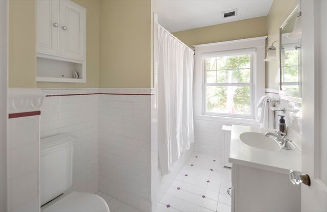 667 Salem St, Lynnfield, MA 01940