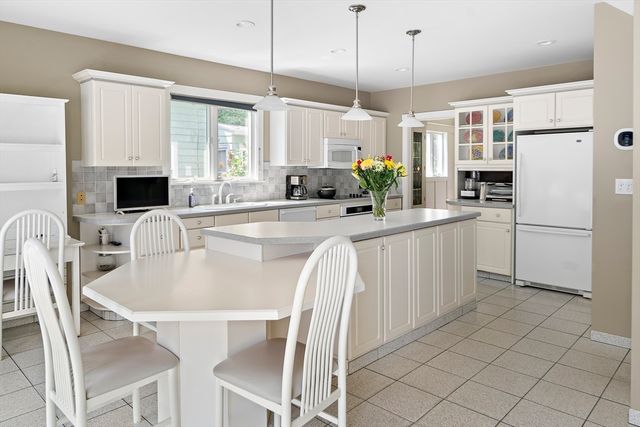667 Salem St, Lynnfield, MA 01940