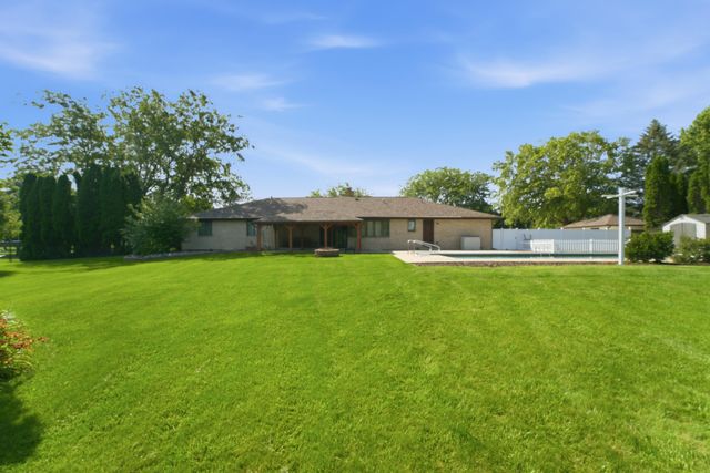 5794 E 107th Place, Crown Point, IN 46307