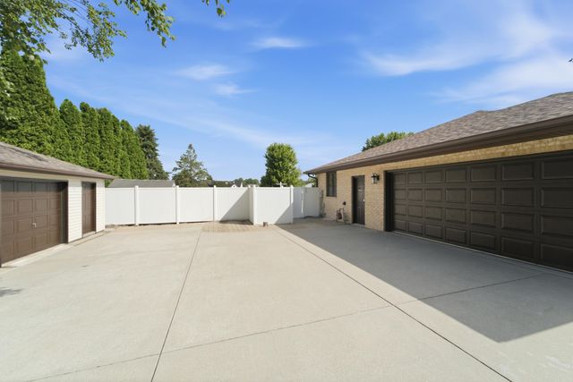 5794 E 107th Place, Crown Point, IN 46307