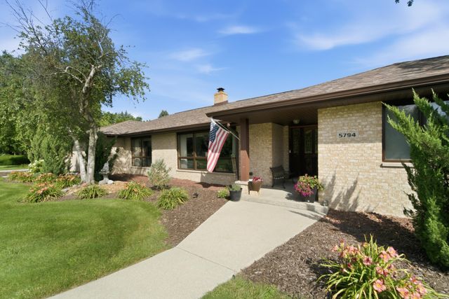 5794 E 107th Place, Crown Point, IN 46307