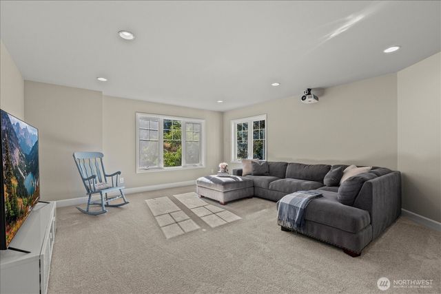 2046 277th Avenue SE, Sammamish, WA 98075