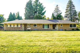 2211 N Sycamore Drive, Burton, MI 48509