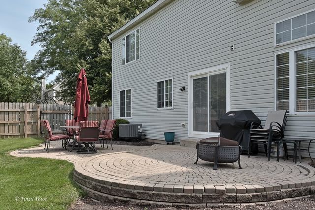 300 Briarwood Lane, Algonquin, IL 60102
