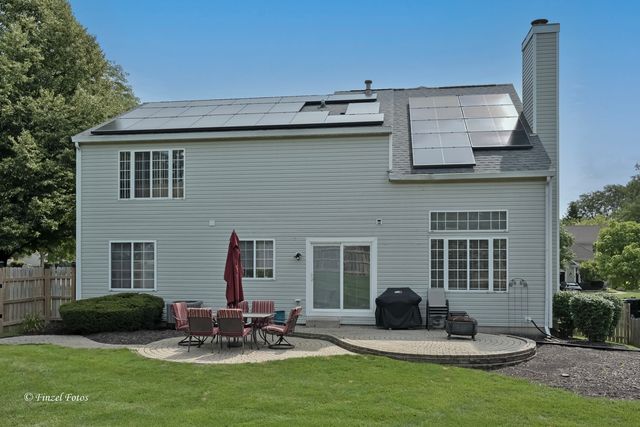 300 Briarwood Lane, Algonquin, IL 60102