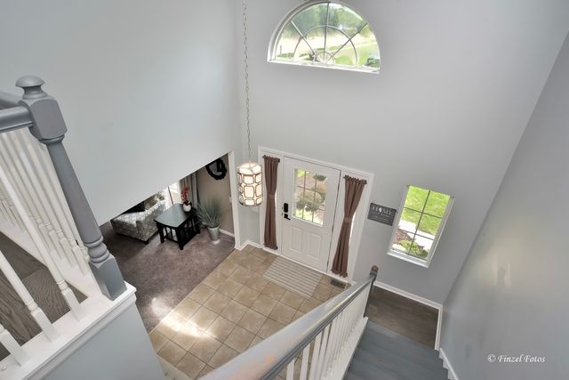 300 Briarwood Lane, Algonquin, IL 60102